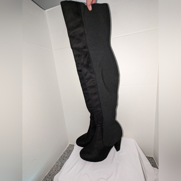 4/$30 Faux Suede Over the Knee boot 7.5 - Picture 2 of 4